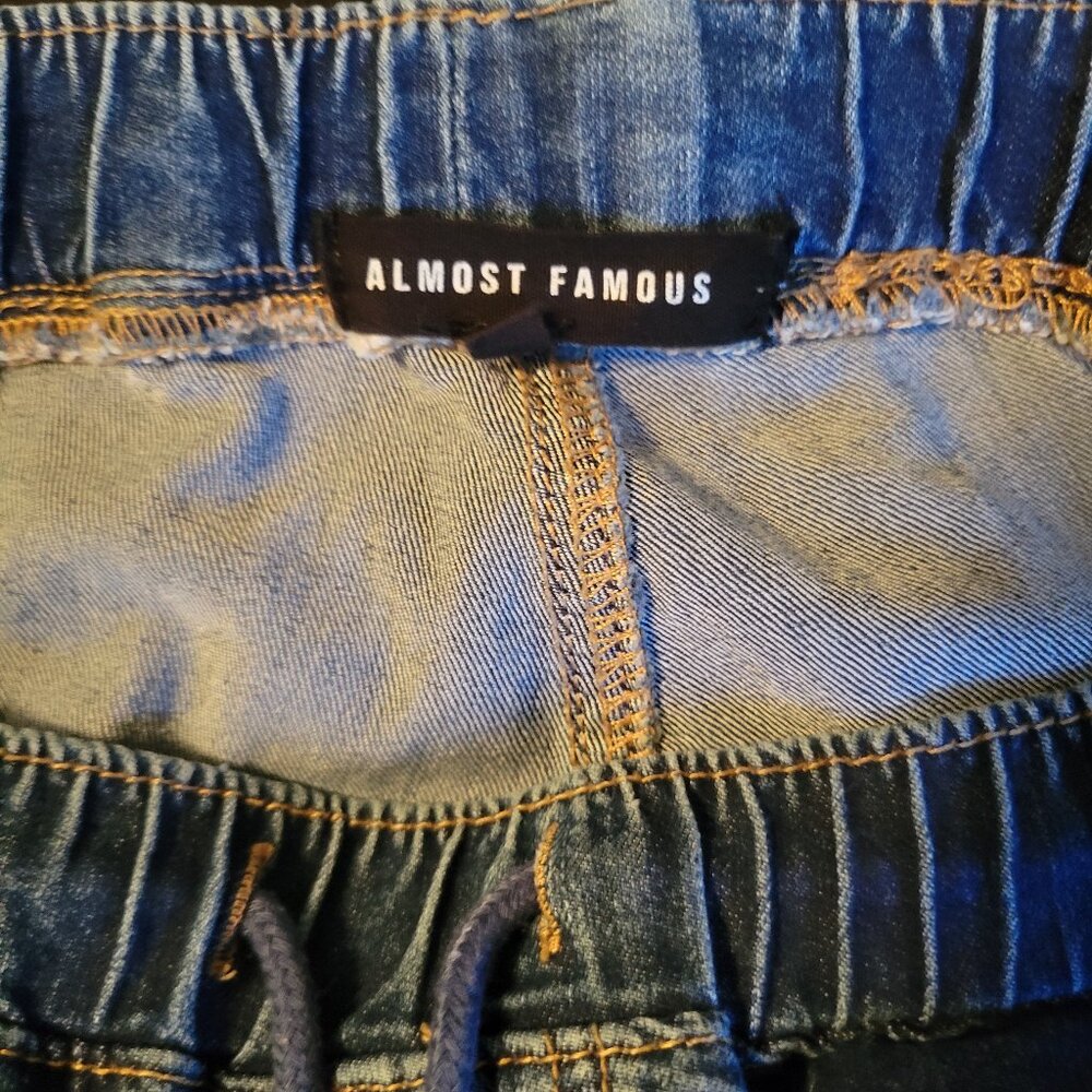 Almost famous jogger jeans